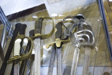 Ortaçağ silahı savaşçıların zincirinde bulunur. 