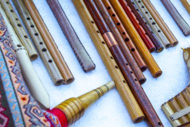 etnik ahşap müzik aleti piposu