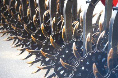 Tarım makinelerinin çeşitli bileşenleri ve mekanizmaları. Tasarım için doku arkaplanı.