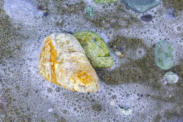 Kumda Zen Taşı Çakıl Taşı Sanatı Suda Küçük Düz Taşlar — Stok fotoğraf