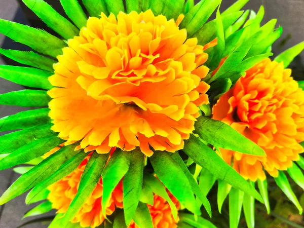 Искусственный Апельсиновый Цветочный Букет Сделанный Цветного Дерева — стоковое фото