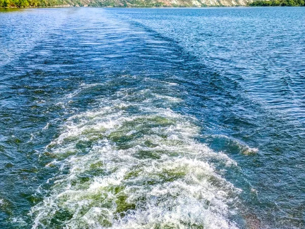 Sentiero Bianco Schiuma Onde Sul Fiume Dniester Dietro Fodero Onde — Foto Stock