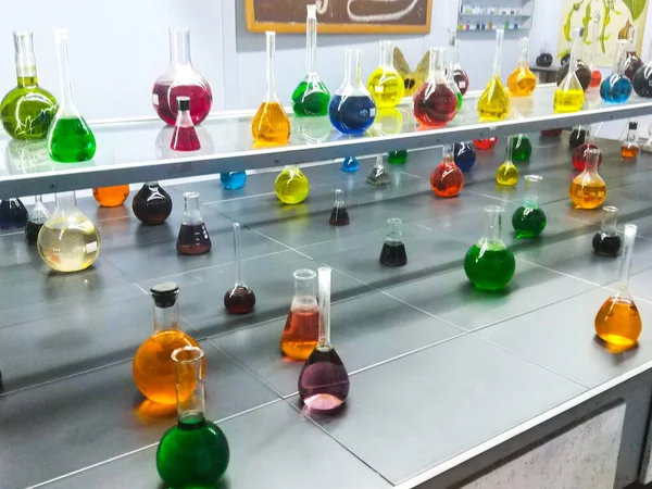 Chemiczne Szkło Laboratoryjne Kolby Probówki Butelki — Zdjęcie stockowe
