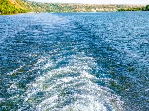 Weiße Spur Schaum Und Wellen Auf Dem Dnjestr Hinter Dem — Stockfoto