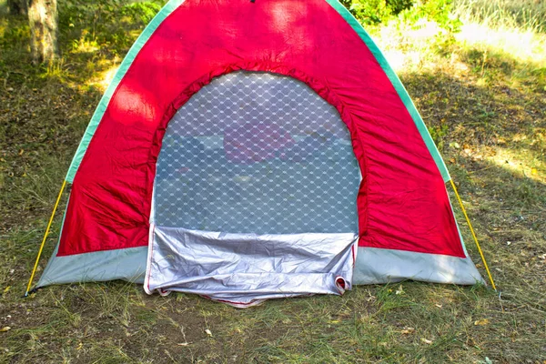 Naturaleza Paisaje Camping Tienda Bajo Árbol Prado Hierba Verde Parque — Foto de Stock