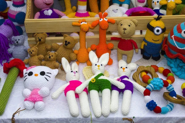 Brinquedos Feitos Fios Malha Animais Crochê Artesanais Coloridos Brinquedo Macio — Fotografia de Stock