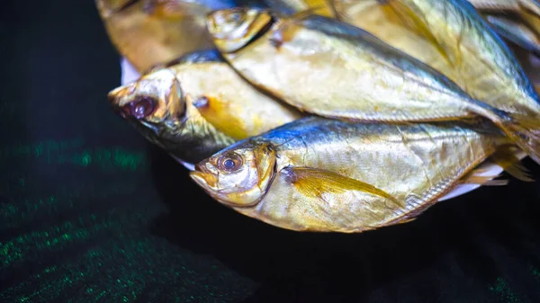 Pesce Affumicato Paraurti Atlantico Sfondo Nero — Foto Stock