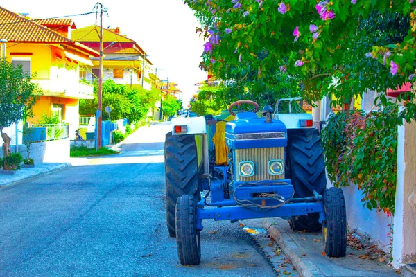 Tracteur Bleu Sur Route Ferme — Photo