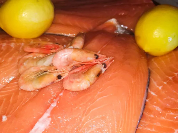 Fresh Sea Food Salmon Red Fish Shrimps Lemon — Stock Photo, Image