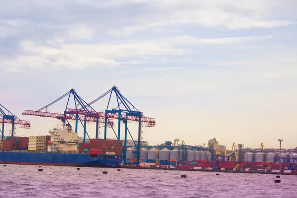 Portaal Kranen Avondhaven Odessa Zwarte Zee Een Zwaar Hefschip Aangemeerd — Stockfoto