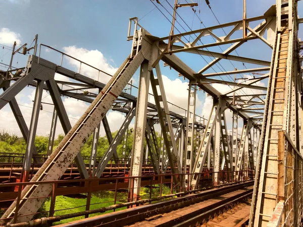 Eisenbahnbrücke Aus Metall Auf Nieten — Stockfoto