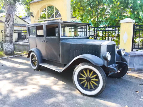 Piękny Błyszczący Stary Model Czarny Samochód — Zdjęcie stockowe