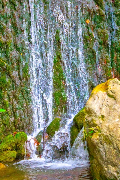Кирпичная Стена Брызги Водопада — стоковое фото