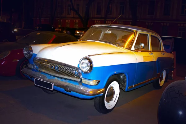 Vintage Voiture Dans Les Temps 40S Voiture Noire Dans Ville — Photo