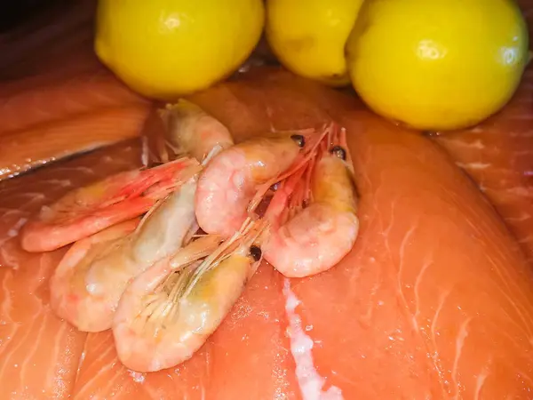 Морепродукты Ловят Красную Рыбу Креветки Лемон — стоковое фото