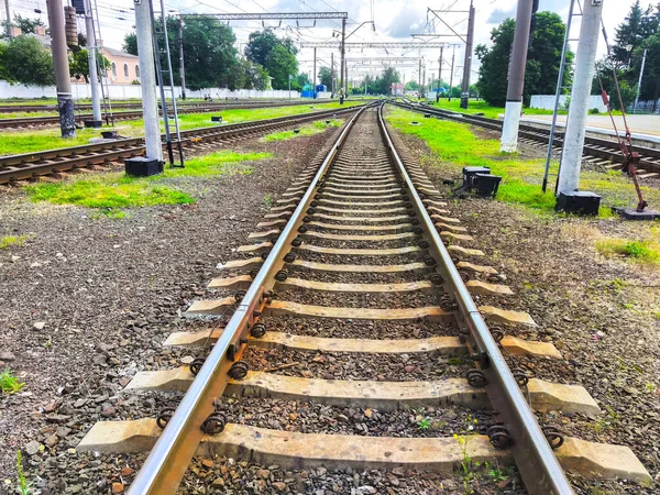 Eine Geschwungene Eisenbahn Einem Sonnigen Tag — Stockfoto