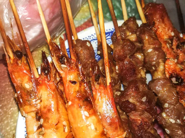 Čínské Jídlo Grilované Maso Krevety Chilli Omáčkou Čínskou Pikantní Bylinkou — Stock fotografie