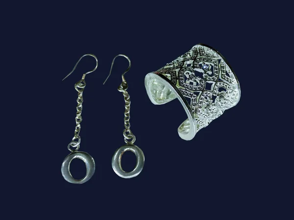Gümüş Mücevherler Yüzükler Moda Arkaplanı — Stok fotoğraf