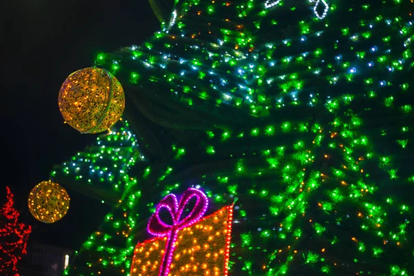 Noel Ağacı Oyuncak Topu Süsleme Kutlaması — Stok fotoğraf