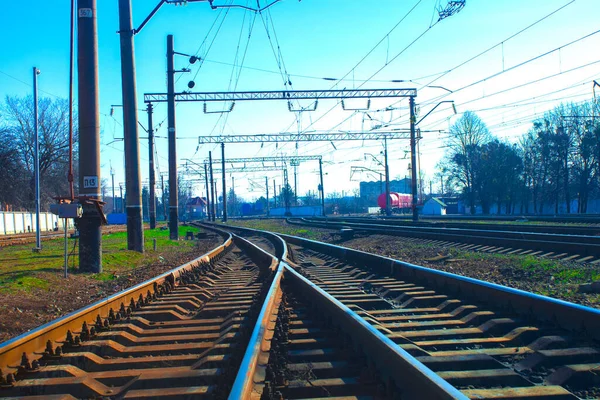 晴れた日には湾曲した鉄道 — ストック写真