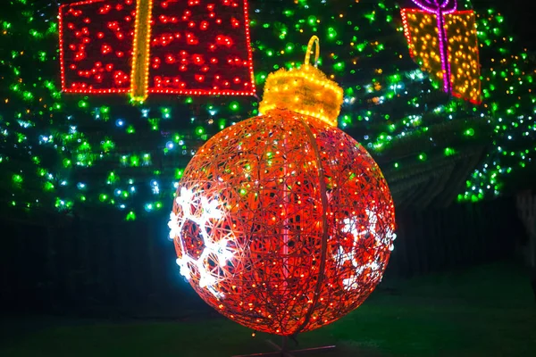 Beautiful Christmas Glowing Trees Figures City Park — Stock Photo, Image