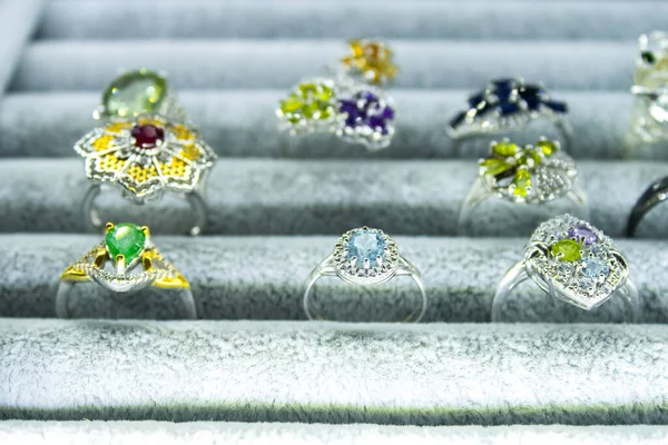 Stříbrná Kolekce Šperků Krystaly Krabici — Stock fotografie