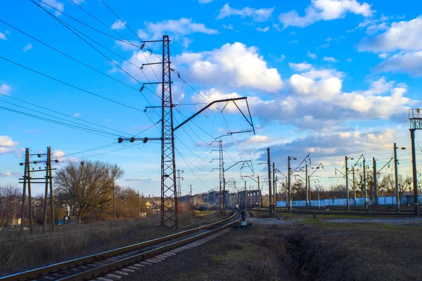 晴れた日には湾曲した鉄道 — ストック写真