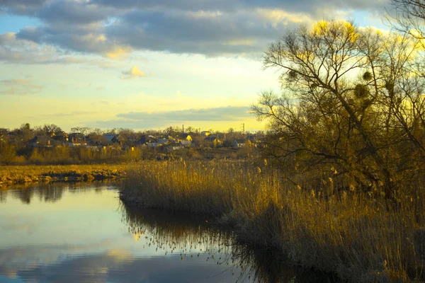 Scena Primaverile Con Perfetta Riflessione Sull Acqua Tramonto — Foto Stock