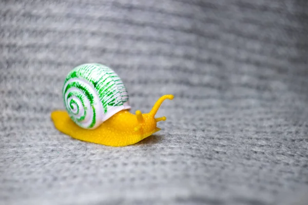 橡胶和塑料制成的装饰蜗牛玩具 — 图库照片