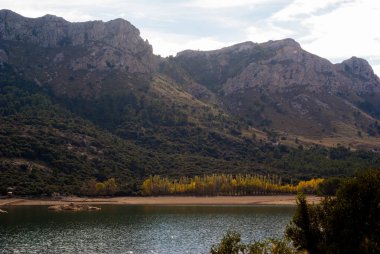 Göl manzarası