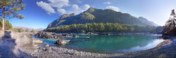 Wilder Katun Fluss im Altai-Gebirge — Stockfoto