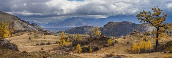 Panoramik sonbahar manzarası, dağ manzarası — Stok fotoğraf