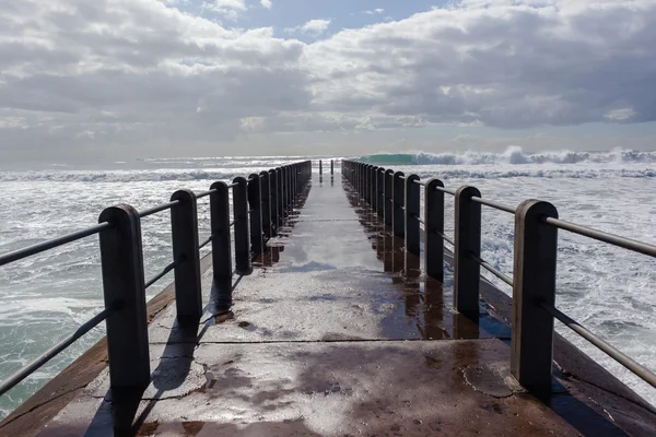 Pláž mola vlny — Stock fotografie