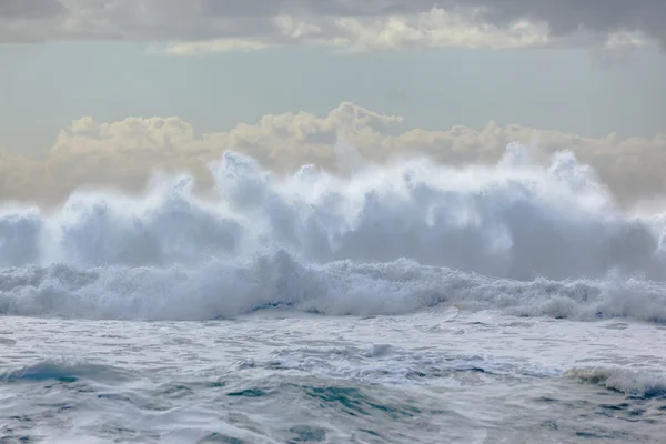 Енергія морських хвиль, що вибухають — стокове фото