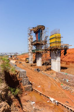 Otoyol inşaat kavşak sütunlar