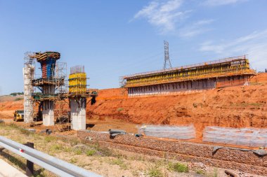 Otoyol inşaat kavşak sütunlar