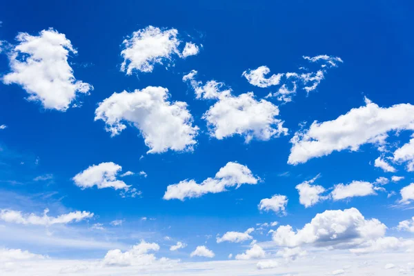 Nubes cielo azul —  Fotos de Stock