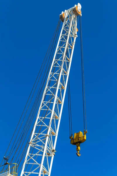 Crochet de grue bleu ciel — Photo