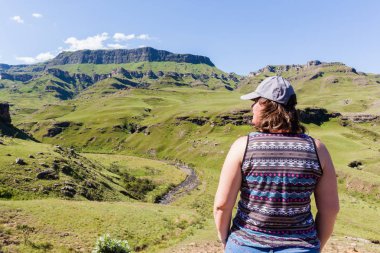 Kadın dağ Vadisi nehir