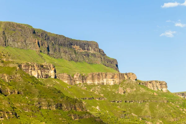 Bergen rots klippen landschap — Stockfoto