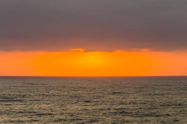 Ocean Wschód słońca chmury kolory krajobraz — Zdjęcie stockowe