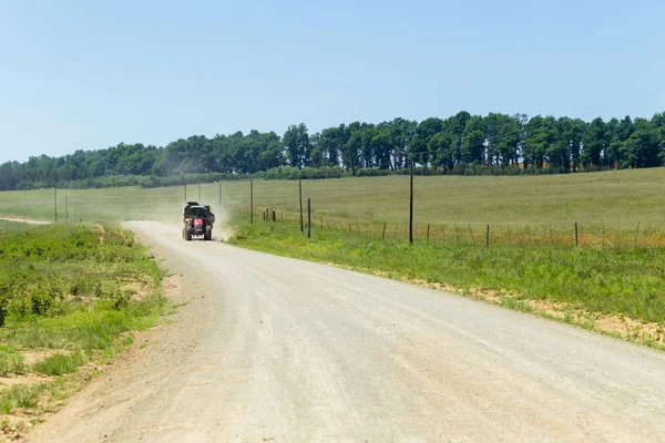 トラクター道路農業景観 — ストック写真