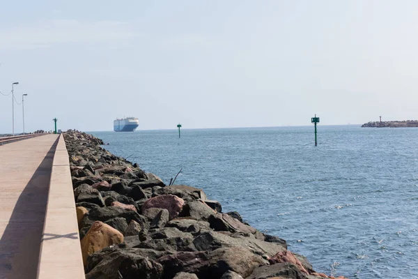 Entrada del puerto del océano del barco — Foto de Stock