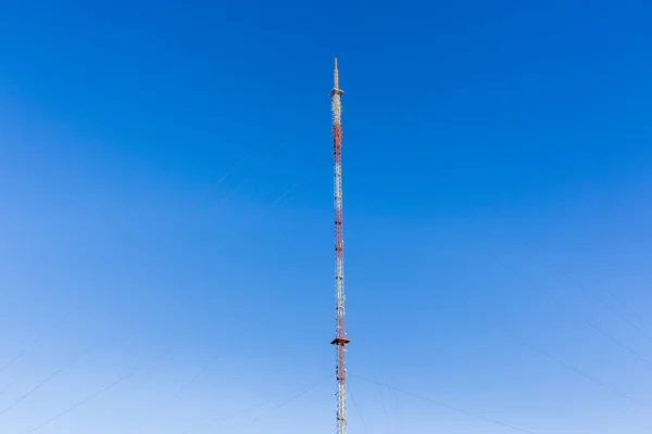 Comunicaciones Torre de señal Hilltop — Foto de Stock