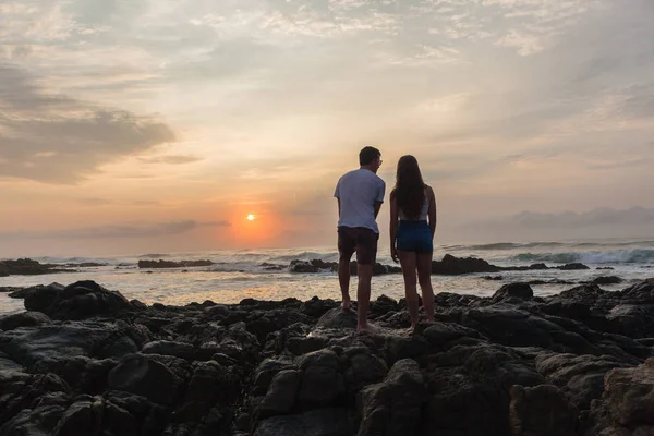 Girl Boy Silhouetted Beach Sunrise Ocean — Stock Photo, Image