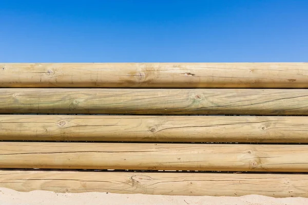 Parede de vedação de polos de madeira — Fotografia de Stock
