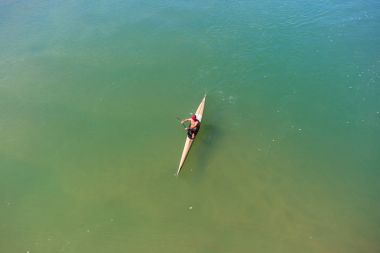 Kano Paddler kürek çekmeye nehir yükü 