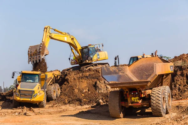 Construção Industrial Terrenos Escavadeira Caminhões — Fotografia de Stock