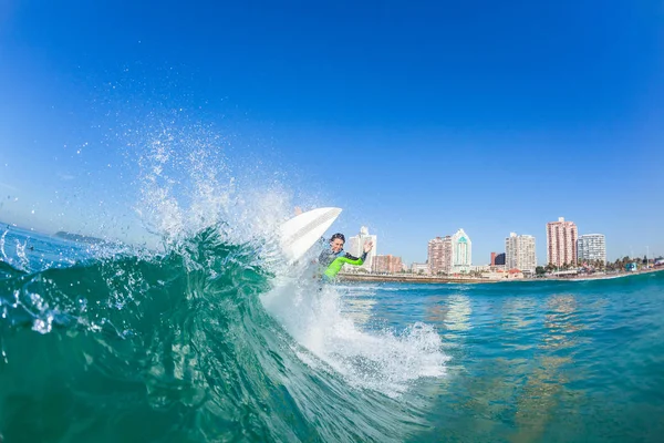 Surfer dziewczyna wody akcji — Zdjęcie stockowe