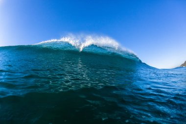 Yüzme okyanus dalgası